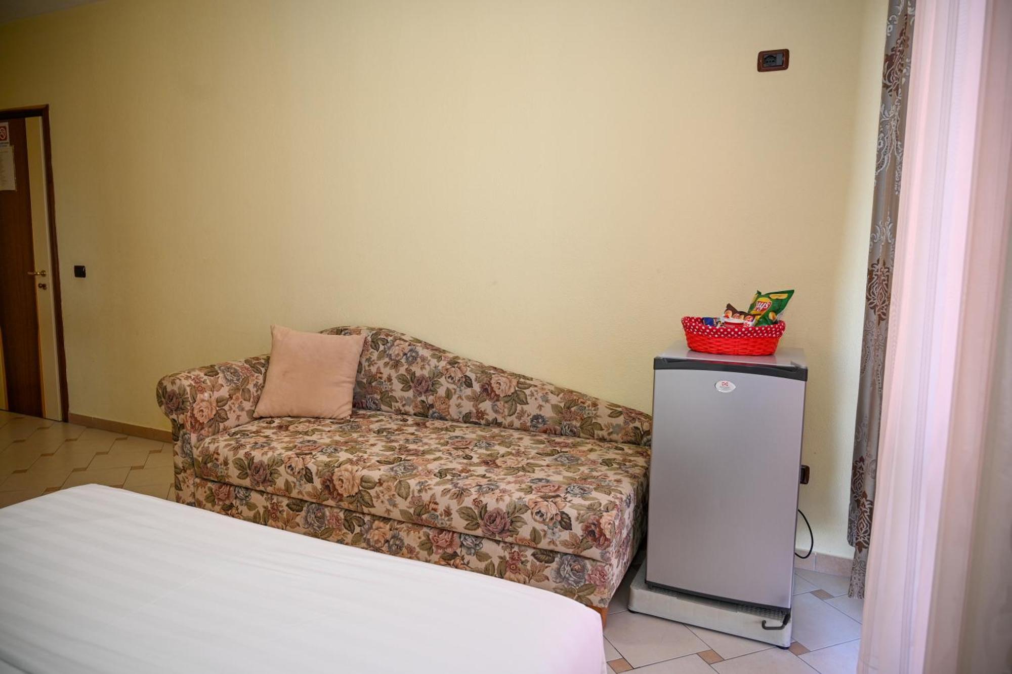 Hotel Vila Emes Дуррес Номер фото