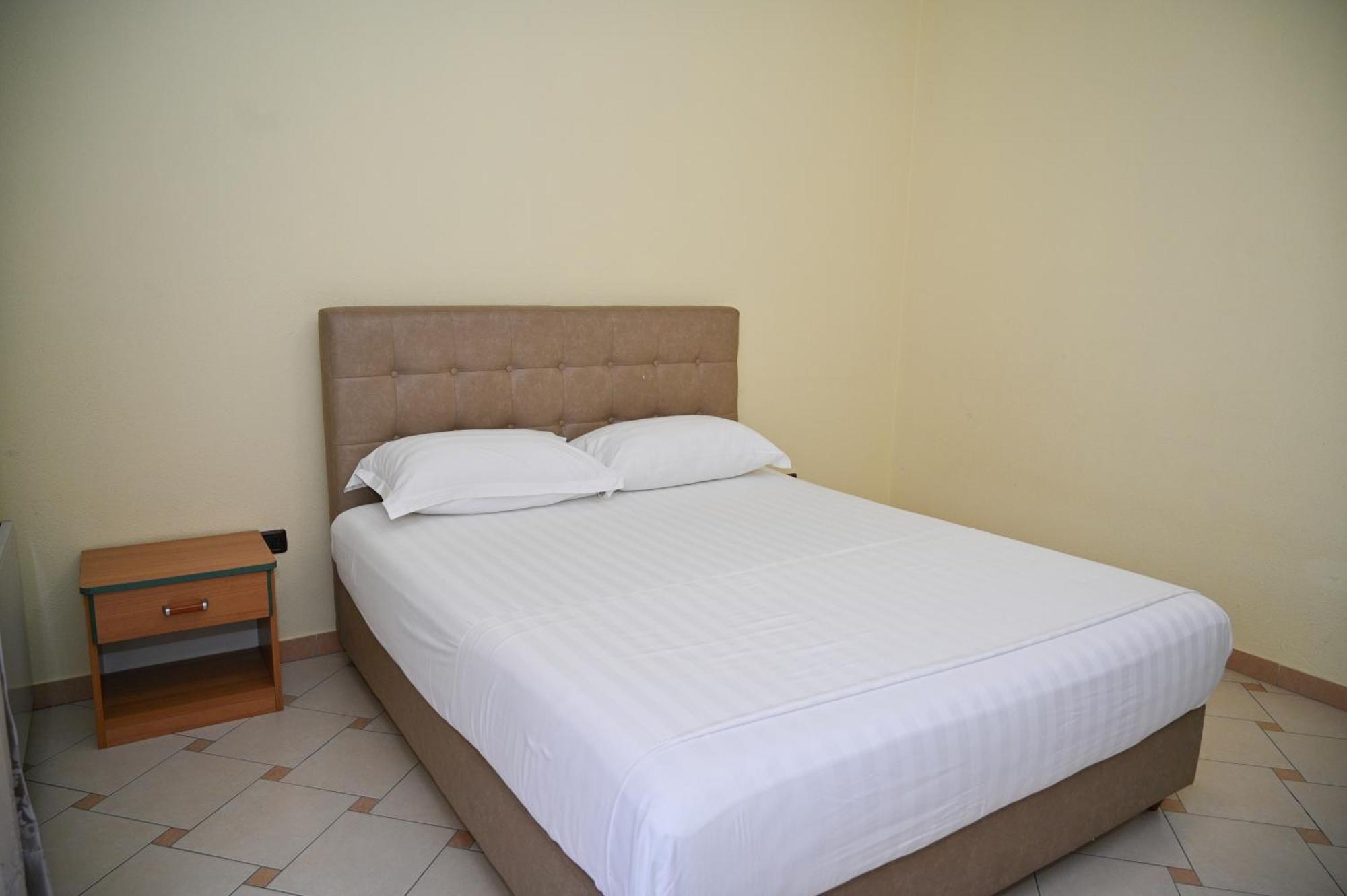 Hotel Vila Emes Дуррес Номер фото