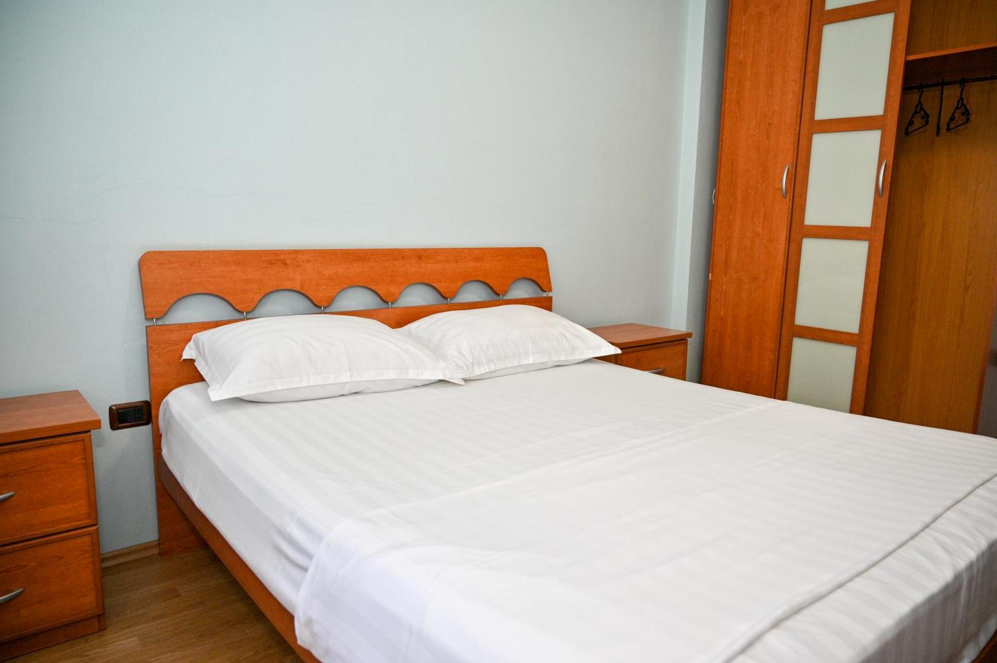 Hotel Vila Emes Дуррес Экстерьер фото
