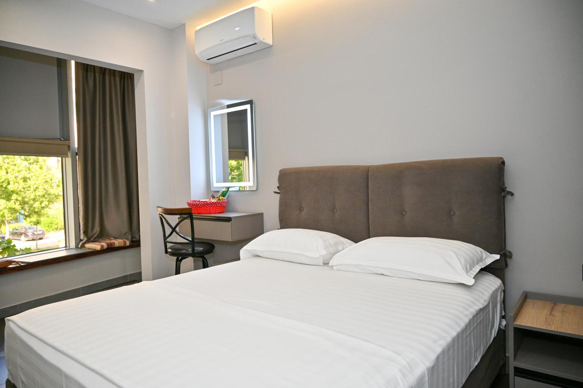 Hotel Vila Emes Дуррес Экстерьер фото